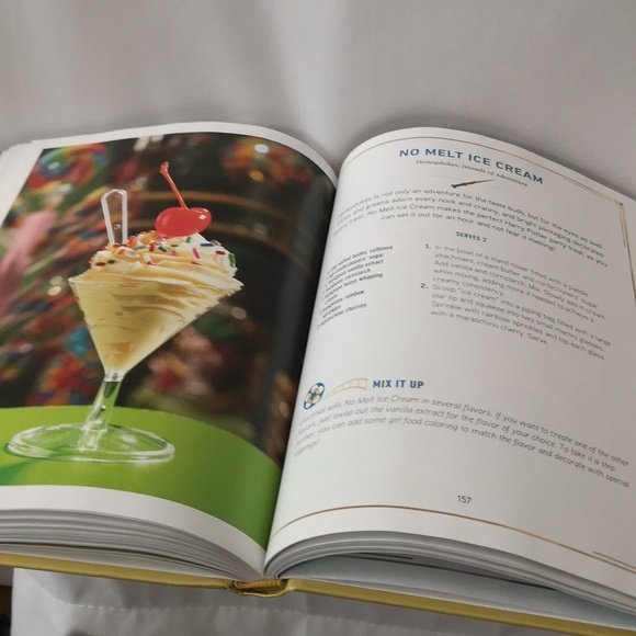 Brand New Unofficial Universal Theme Parks Hardcover Cookbook with Colour Photos - Picture 4 of 5